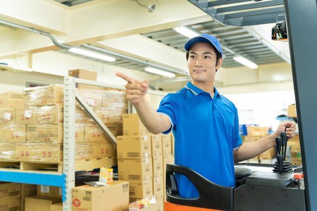 【戸塚区上矢部町/フォークリフト】スーパー向け食品の入出荷作業☆リーチ☆車通勤OK★日払いOK