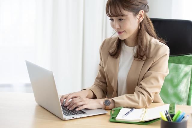 【正社員案件】50名募集！士業医業先でのカスタマーサポート！月収25万～