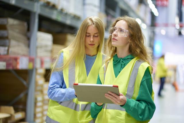 【川崎区東扇島/軽作業】時給1500円！アニメグッズの出荷作業