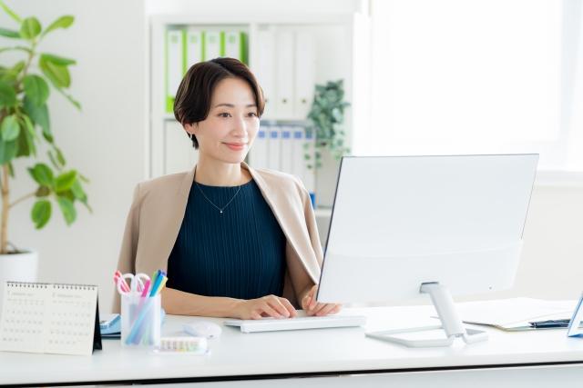 ドコモ契約審査業務/時給1700円/店舗からのチャット/交通費有/皆勤賞有/在宅有